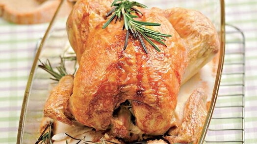 Co zmizelo z našich talířů. Kuře na soli bylo v osmdesátkách hitem. Křupavou kůžičku vytvoříte bez tuku i podlévání