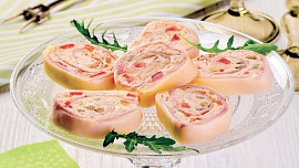 Šunkovo-sýrové roládičky zpestří každou oslavu. Díky malému triku s aspikem vypadají opravdu efektně