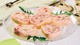 Sýrové roládky mnoha podob a chutí: Osvědčené retro silvestrovské pohoštění zaboduje i dnes