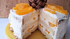 Piškotový dort s tvarohovým krémem: Chutná báječně díky šťavnatém ovoci na nadýchaném korpusu, příprava je snadná