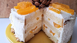 Piškotový dort s tvarohovým krémem: Chutná báječně díky šťavnatém ovoci na nadýchaném korpusu, příprava je snadná