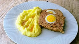 Velikonoční sekaná: Vejce uvařená natvrdo z ní udělají hvězdu svátečního stolu