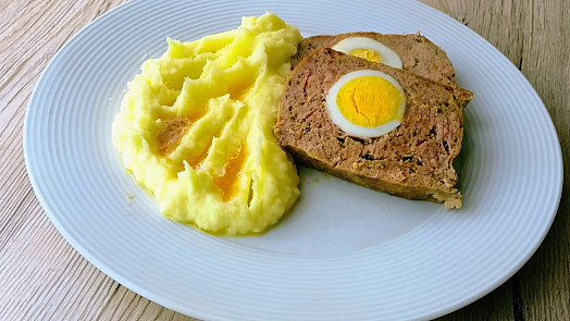 Velikonoční sekaná: Vejce uvařená natvrdo z ní udělají hvězdu svátečního stolu