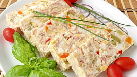 Domácí vaječná tlačenka aneb Dokonalý způsob, jak využít vejce od koledníků: Co do ní přidat, aby chutnala báječně