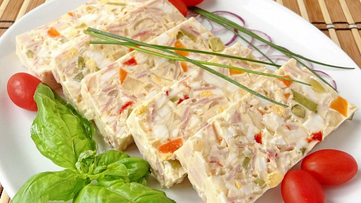 Domácí vaječná tlačenka aneb Dokonalý způsob, jak využít vejce od koledníků: Co do ní přidat, aby chutnala báječně