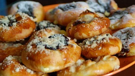 12 nejlepších masopustních dobrot: Bez těchto koláčků, nadýchaných koblih i šťavnatých jitrnic se letos neobejdete!