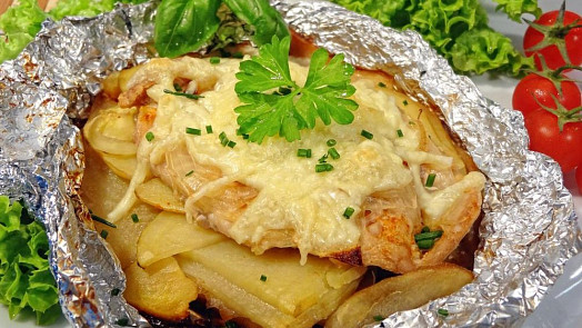 Tajemství nejšťavnatější kotlety: Proč ji zabalit do alobalu a po vytažení z trouby nechat  balíček v klidu?