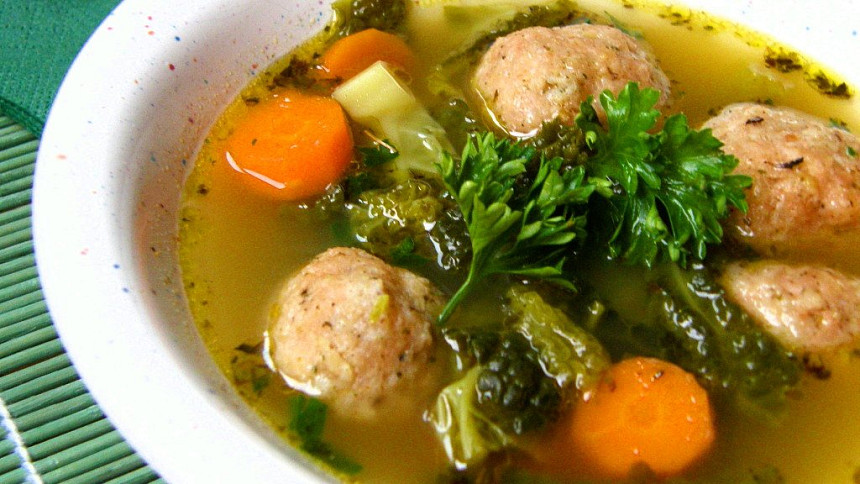 Jak dlouho vařit knedlíčky do polévky: Játrové, morkové i drožďové už odteď budou vždy krásně nadýchané