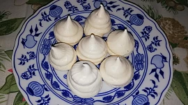 Mikulášské hubinky podle Sandtnerové: Křehké sněhové cukroví s neobvyklou náplní se rozplývá na jazyku a božsky chutná