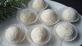 Báječné cukroví i jedlý dárek: Rafaelo kuličky jen ze tří surovin jsou hned hotové a chutnají jako italský originál