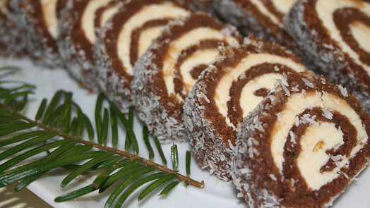Vánoční roládka z piškotů: Kouzelné nepečené cukroví vypadá skvostně, chutná výborně a příprava je přitom snadná