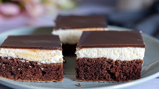 Tvaroh, kakao a čokoláda v nejlepší souhře: Míša řezy s vláčným korpusem a polevou, která nepraská