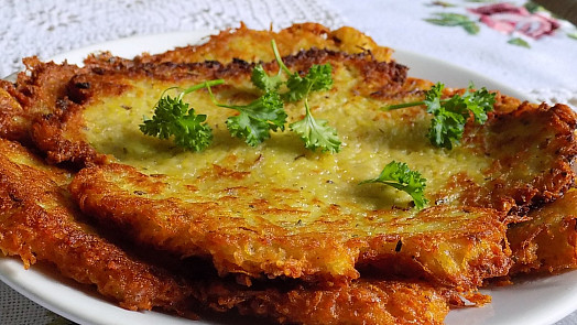 Jihočeská cmunda: Starý trik s horkým mlékem udělá z obyčejného bramboráku delikatesu