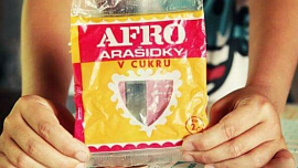 Retro okénko: Arašídky v cukru stály jen 2 Kčs a prodávaly se pod názvem Afro. Sladkou dobrotu si snadno připravíte doma