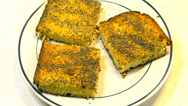 Staročeský camprat jako od babičky: Kynutý koláč překvapí jednou surovinou v těstě, mák mu dodá na křupavosti