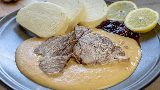Vynikající a levná svíčková: Použijte kvalitní vepřové maso a výrazné koření a nespěchejte s přípravou