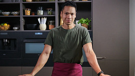 Jíst společně je pro nás důležité, říká vietnamský kuchař Khanh Ta, který nově učí zájemce vařit v online kurzech