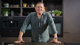 Sváteční oběd podle Jana Punčocháře: Naučte se připravit snadné kroupové rizoto i skvělé sladké knedlíčky z ricotty