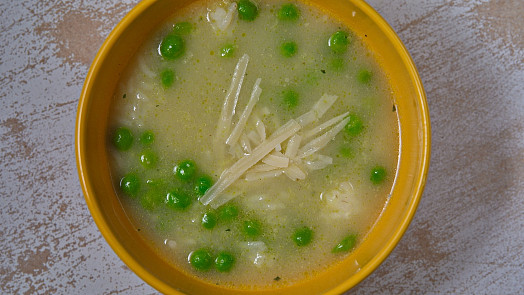 Retro vaření s Kristinou: Jak na slavnou polévku risi-bisi? Při zahušťování dejte pozor na teplotu!