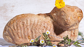 Retro vaření s Kristinou: Slaný beránek z chlebového těsta zpestří velikonoční tabuli
