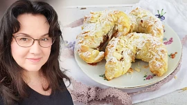 Holka u plotny radí: Bleskové svatomartinské rohlíčky voní ořechy a rumem. Na stole jsou do hodinky