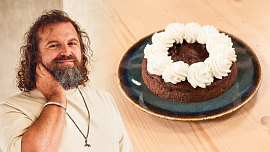 Čokoládový dort podle cukráře Josefa Maršálka: Moučník jen ze tří surovin zvládnete do 30 minut! Příprava je snadná, chuť božská