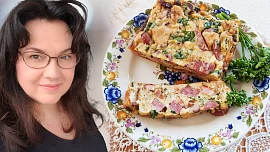 Holka u plotny radí: Jak na výbornou velikonoční nádivku s medvědím česnekem a klobásou? Šťavnatost zajistí uzený bůček