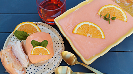 Vyzkoušeli jsme recept na tiramisu s příchutí koktejlu Aperol Spritz. Lepší letní dezert nenajdete