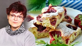 Pečeme s Ivou: Nadýchaná letní bublanina je plná svěžího čerstvého ovoce. Pokaždé trochu jiná, jinak barevná, ale vždy výborná!