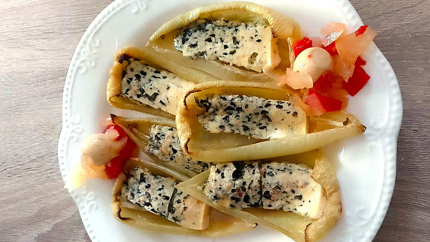 Pečené papriky s nivou: Jednoduchá lahůdka plná letní chuti, která se hodí jako rychlý předkrm i lehká večeře