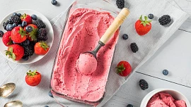 Zmrzlina bez chemie a zbytečného cukru. Připravte si domácí ovocné osvěžení