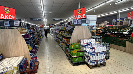 Mléko za 8,90 Kč, máslo za 24,90 Kč a salátovka za 8,90: Obchody po Velikonocích nabízí levné nakupování