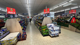 Mléko za 8,90 Kč, máslo za 24,90 Kč a salátovka za 8,90: Obchody po Velikonocích nabízí levné nakupování