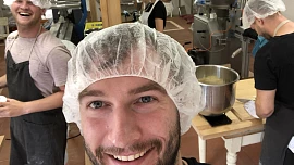 Dlužil milion, tak začal mlít arašídy. Dnes nabízí ořechové krémy s příchutí dubajské čokolády, mrkve i vanilkového rohlíčku