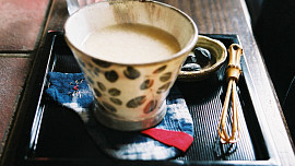 Dokonalá japonská kaše amasaké: Večer zamícháte, ráno vydatně a zdravě posnídáte