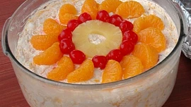 Frog eye salad: Těstovinový salát s ananasem a mandarinkami je šťavnatý sladký dezert s originální chutí