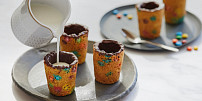 Hitem sociálních sítí jsou cookie cups: Sušenkové kelímky si zamilujete! Jak na ně, aby se povedly?