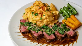 Dokonalá omáčka chimichurri: Skvělá je k jehněčímu nebo kuřecímu masu a jednoduše se připravuje