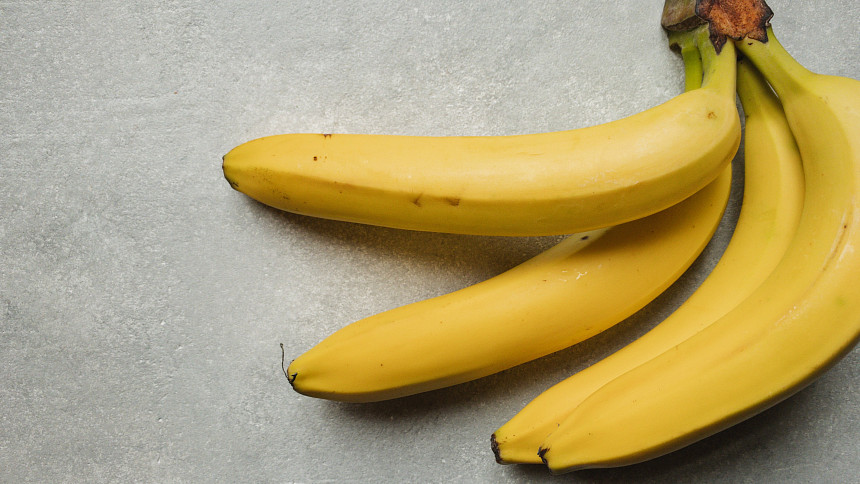 Nejstarší ovoce světa a nejlepší lék na kocovinu. Čím se liší žluté banány od červených?