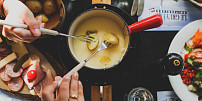 Švýcarské národní jídlo fondue: Připravte si sýrovou delikatesu jako v restauraci!