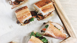 Nejlepší asijský street food: Ochutnejte voňavé vietnamské bagety s francouzským šarmem!