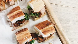 Nejlepší asijský street food: Ochutnejte voňavé vietnamské bagety s francouzským šarmem!