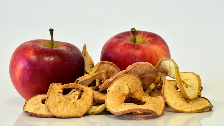 Jak správně usušit jablka na křížaly? Dokonalému výsledku pomůže snadný trik s vodou a citronem