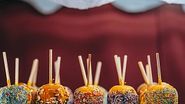 Zdravá mikulášská nadílka: Ovoce a ořechy v čokoládě, karamelu nebo jogurtu budou atraktivní i pro malé hříšníky