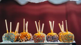 Zdravá mikulášská nadílka: Ovoce a ořechy v čokoládě, karamelu nebo jogurtu budou atraktivní i pro malé hříšníky