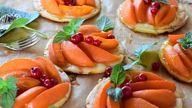 Deset nejlepších meruňkových moučníků: Zkuste vláčný perník, šátečkové koláčky nebo bábovku!