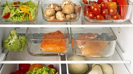 Prodloužit životnost potravin je snadné: Mouku zachráníte bobkovým listem, brambory mátou a „zakysanku“ obraťte dnem vzhůru