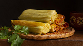 Mexické tamales: Tradiční specialitu s pikantní náplní lze připravit doma a kukuřičné listy jednoduše nahradit