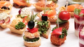 Připravte si fantastické jednohubky v retro stylu nebo v moderní úpravě. Těmito fígly je vylepšíte