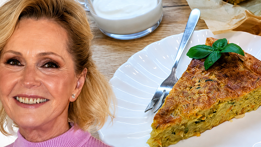 Vláčný cuketový nákyp podle Heleny Vondráčkové: Důležité je cuketu jen lehce vymačkat a správně nastrouhat sýr